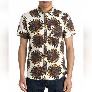 Quiksilver Let It Burn Short Sleeve Button-Up Shirt sz Med